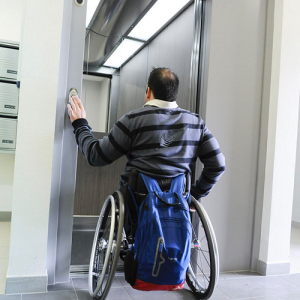 آسانسور معلول بر چیست؟ انواع و کاربرد + مشخصات فنی