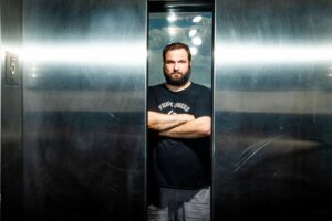 چگونه از آسانسور استفاده کنیم؟