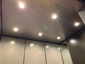 نحوه تعویض لامپ داخل کابین آسانسور + استاندارد روشنایی