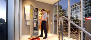 نصب اسانسور در مشاعات و حیاط آپارتمان و ساختمانها + مراحل