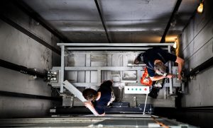 هزینه تعویض کفشک آسانسور ۱۴۰۳ + قیمت و جزییات