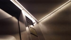 علت چشمک زدن چراغ آسانسور چیست؟ عیب بابی + رفع خطا