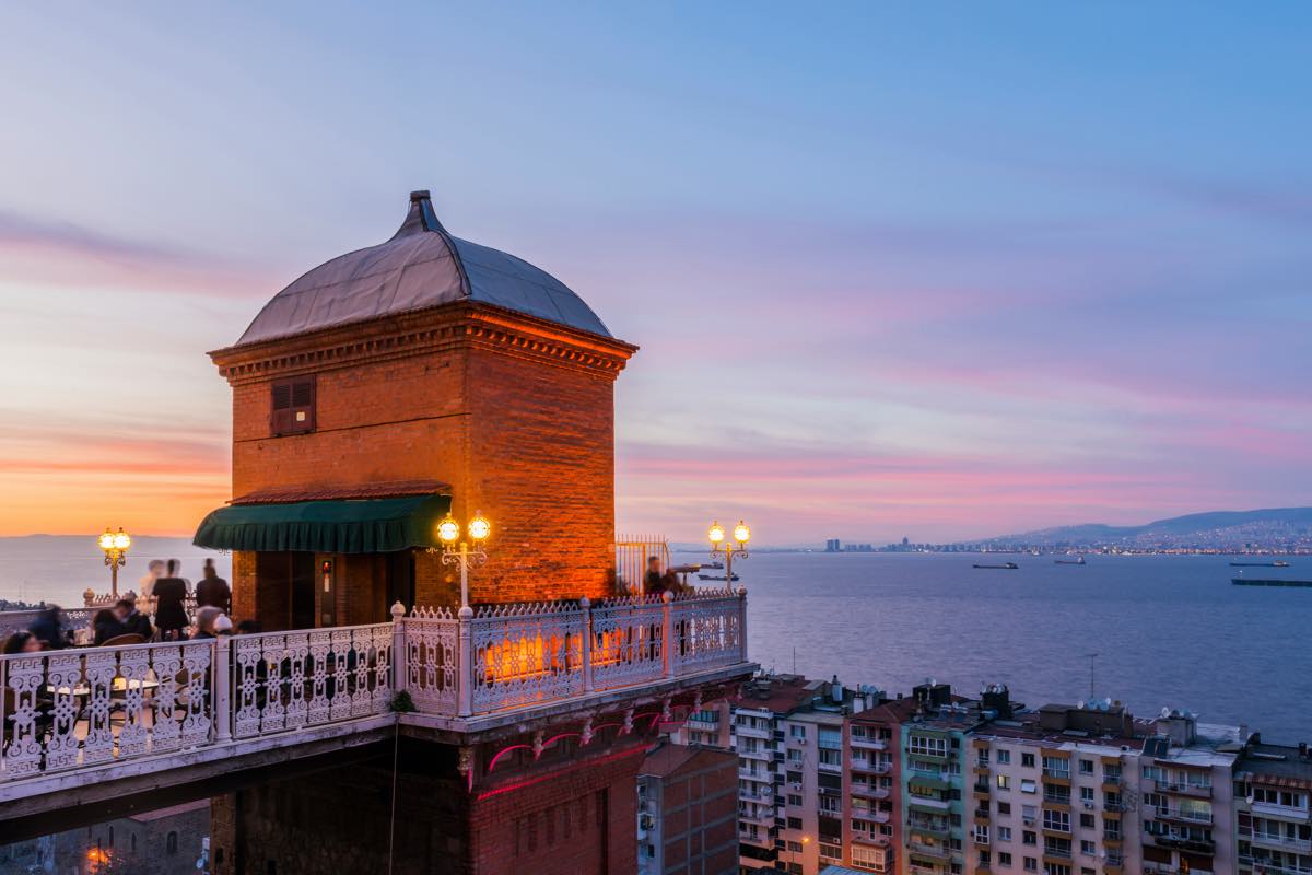 آسانسور تاریخی ازمیر {تاریخچه، موقعیت و عکس} 2 آسانسور تاریخی ازمیر