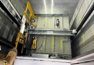 آسانسور روملس (بدون موتورخانه یا MRL) چیست؟ مزایا و معایب