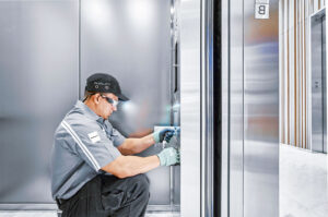 آموزش عیب یابی آسانسور + PDF چک لیست و راه حل تعمیر