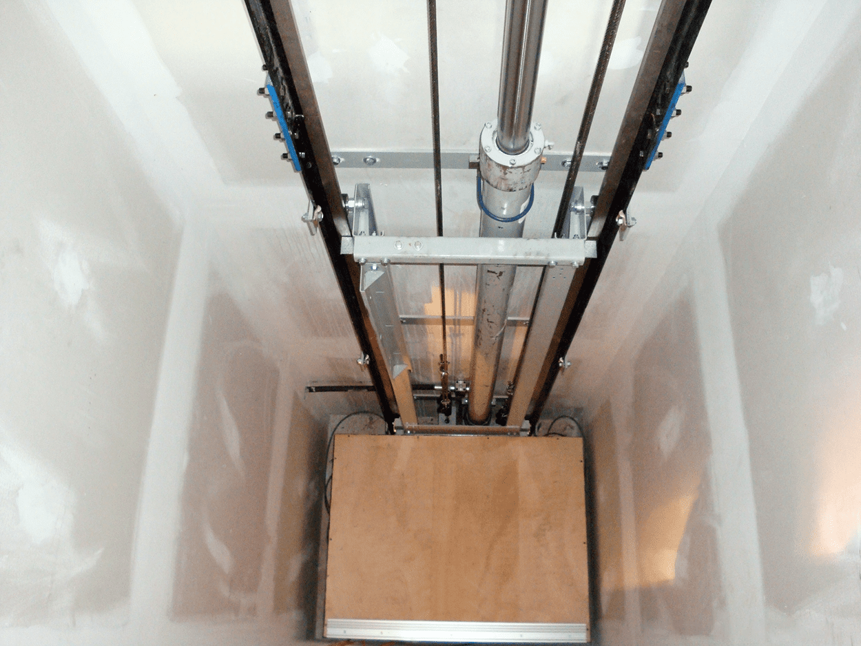 آسانسور بدون چاله + انواع، کاربرد و مزایا و معایب 2 آسانسور هیدرولیکی