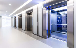 معرفی بهترین انواع درب آسانسور [مشخصات + کاربرد ها + مارک ها ]