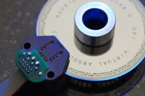 معرفی انواع سنسور در آسانسور [کاربرد هر کدام]