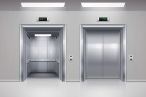 حرکت آسانسور با درب باز [ابررسی علت رخ دادن + احتمال خطرها]