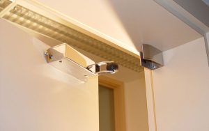 نحوه تنظیم آرام بند درب [تنظیم دیکتاتور درب آسانسور + نکات]